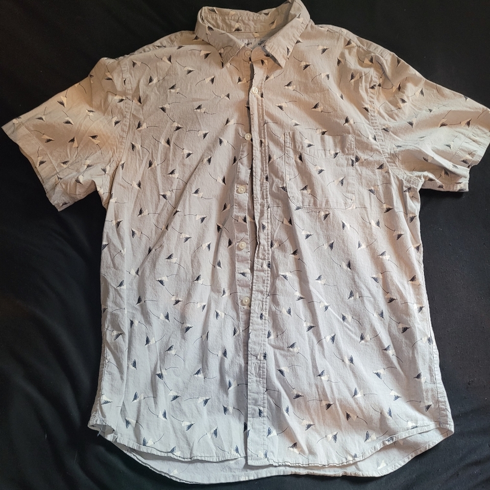 Size L Old Navy eagle ray print button-up shirt.